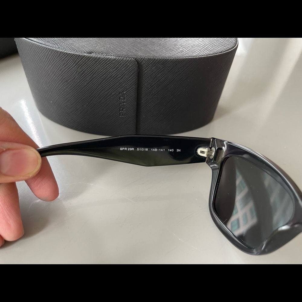 Prada sunglasses - Picture 4 of 10